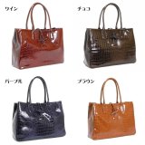 【新入荷】クロコ型押しスクエアエナメルトートバッグ