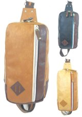 【新入荷】シックなバイカラー合皮ボディバッグ