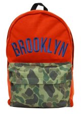 『ＢＲＯＯＫＬＹＮ』の刺繍が目を引くかっこいいリュックサックです♪ 