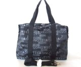英字ロゴが全面にプリントされたファッショナブルな２ＷＡＹボストンバッグが入荷しました！