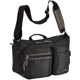 大小９個のポケットが付いた機能的なショルダーバッグが入荷しました！