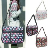 ハートがいっぱいプリントされた、可愛いショルダーバッグが入荷しました！