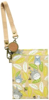 人気キャラクター『となりのトトロ』の葉っぱがいっぱいプリントされたキュートなパスケースが入荷しました！