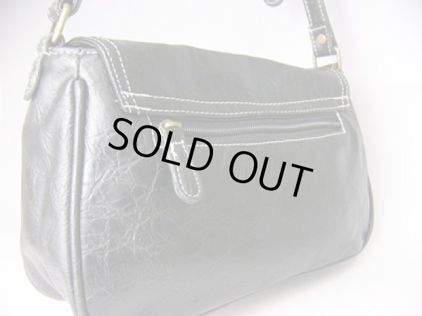 画像2: 【訳あり】水玉裏地合皮かぶせショルダーバッグ (2)