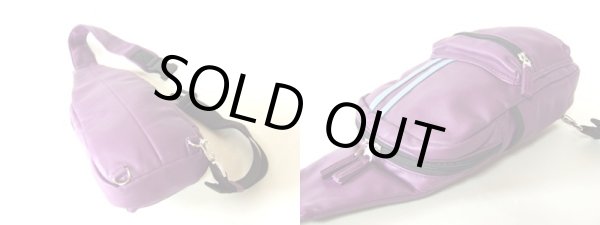 画像2: カッコイイ二本ラインボディバッグ（３色有） (2)