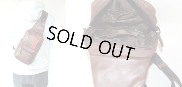 画像3: カッコイイ二本ラインボディバッグ（３色有） (3)