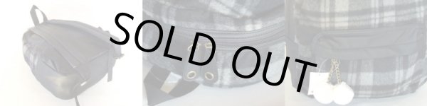 画像2: 【sale】ポンポン付ベロアチェック柄ディパック（２色有） (2)