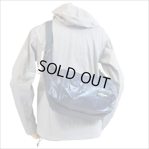 画像3: 【特売】EASTPAKメタルブルーの渋いショルダーバッグ (3)