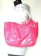 画像5: 【訳有】鮮やかなピンク色のパンチング手提げバッグ (5)