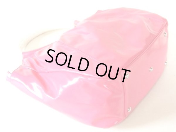 画像2: 【訳有】鮮やかなピンク色のパンチング手提げバッグ (2)