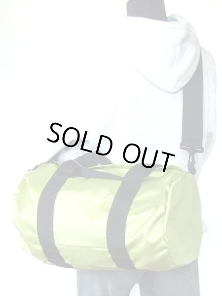 画像4: ＜訳ありセール品＞光沢ライトグリーン2wayロールボストンバッグ (4)