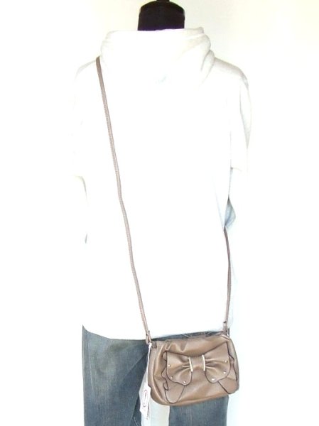 画像8: ＜訳あり＞＜値下げ＞リボン飾り付き合皮ポシェット横型（ブラック） (8)