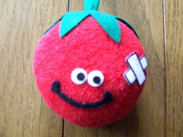 画像1: トマトか苺のぬいぐるみチャームストラップ (1)