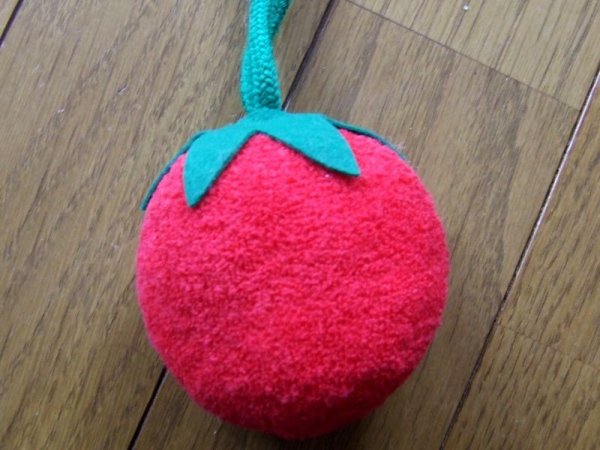 画像2: トマトか苺のぬいぐるみチャームストラップ (2)