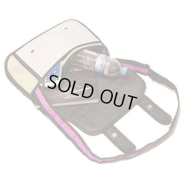 画像2: ポップな２ＤデザインショルダーバッグA4 (2)