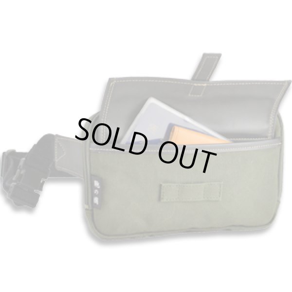 画像3: 【鞄の國】帆布パラフィン加工薄型ウエストポーチ（２色有）【クーポン付】【取寄商品】 (3)