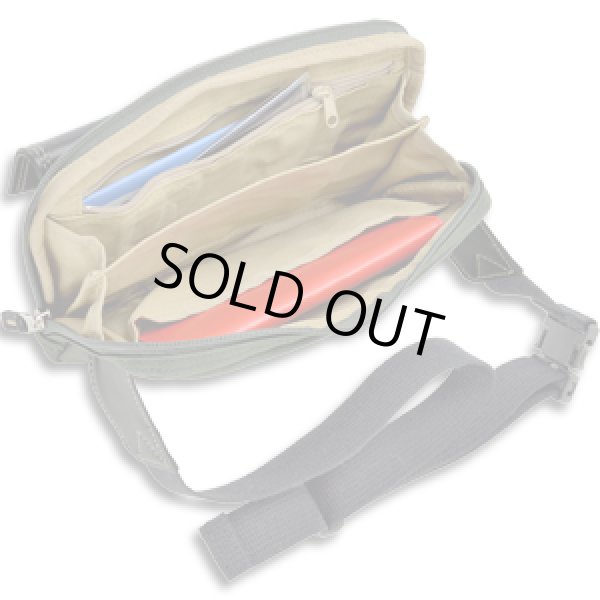 画像4: 【鞄の國】帆布パラフィン加工薄型ウエストポーチ（２色有）【クーポン付】【取寄商品】 (4)