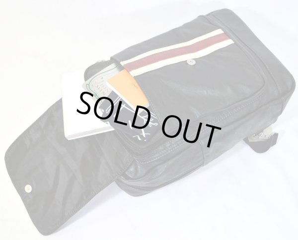 画像5: CUBICCORE　Ａ４対応１ライン合皮ボディバッグ黒 (5)