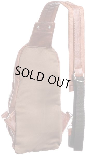 画像2: anelloランダムシボ合皮ボディバッグ／キャメル (2)