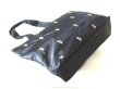 画像2: 傘収納ポケット付き軽量猫刺繍トートバッグ／黒 (2)