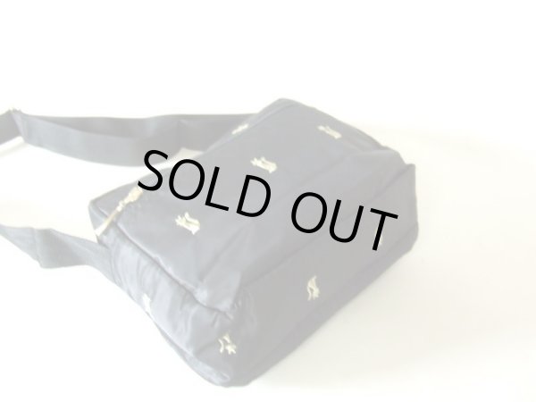 画像2: ポケット７つ付き猫刺繍ショルダーバッグ黒 (2)