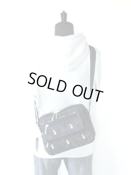 画像4: ポケット７つ付き猫刺繍ショルダーバッグ黒 (4)