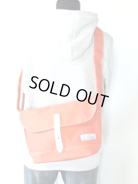 画像7: 小振りサイズのシンプルな帆布ショルダーバッグ／オレンジ (7)