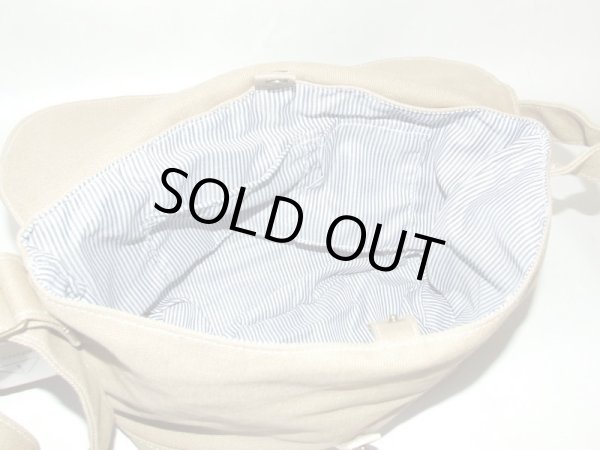 画像5: 小振りサイズのシンプルな帆布ショルダーバッグ／ベージュ (5)