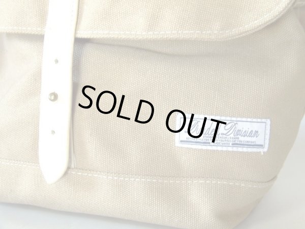 画像3: 小振りサイズのシンプルな帆布ショルダーバッグ／ベージュ (3)