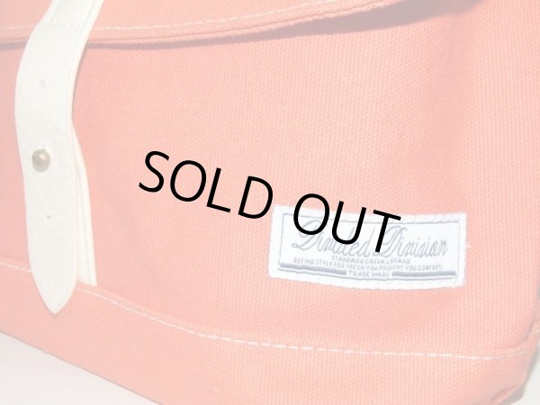 画像4: 小振りサイズのシンプルな帆布ショルダーバッグ／オレンジ (4)