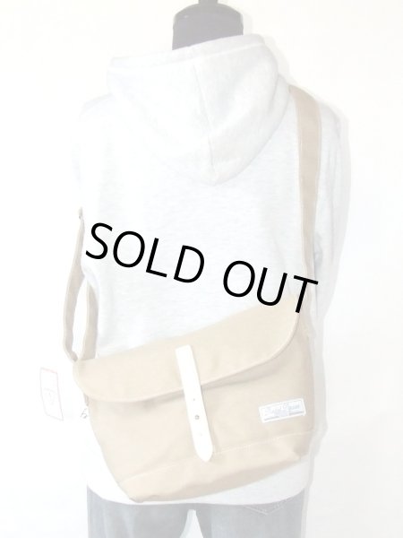 画像6: 小振りサイズのシンプルな帆布ショルダーバッグ／ベージュ (6)