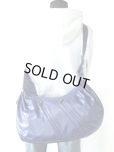 画像7: シックなダークネイビーのソフト合皮ショルダーバッグ (7)