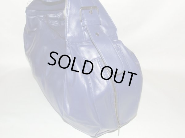 画像5: シックなダークネイビーのソフト合皮ショルダーバッグ (5)