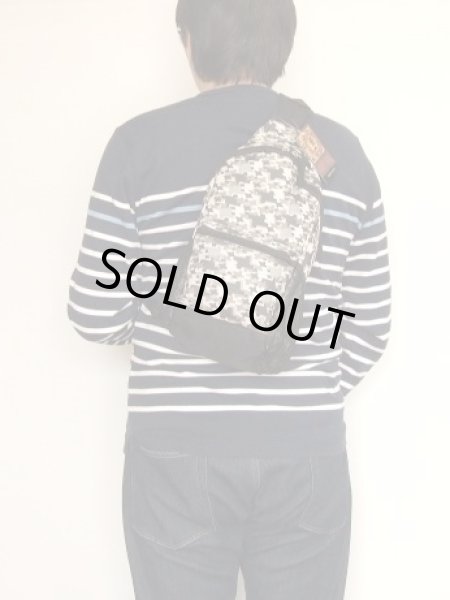 画像6: カモフラ迷彩ボディバッグ／ベージュ (6)