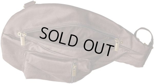 画像2: EBANCE本革のような質感と色目のボディバッグ茶 (2)