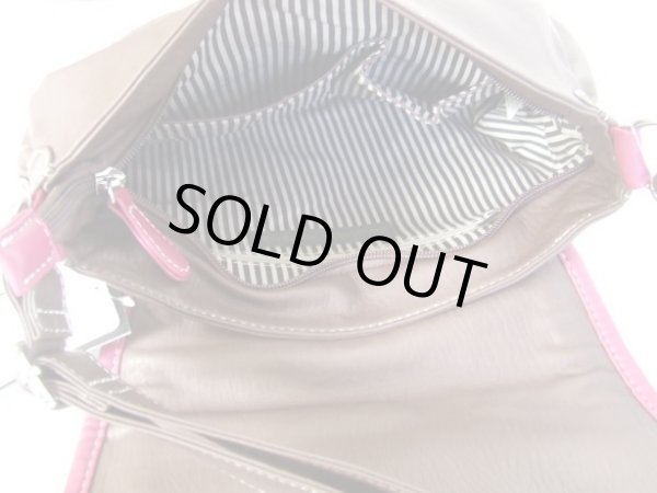 画像4: フェミニンな合皮ショルダーバッグ／ブラウン (4)