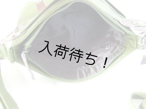 画像7: ポケット８個フラワーチャーム付き薄型ショルダーバッグ／ライム (7)