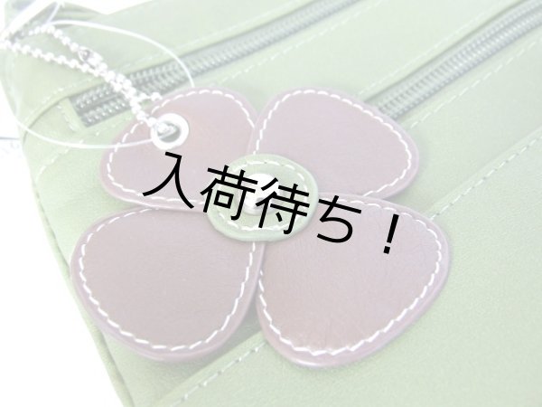 画像6: ポケット８個フラワーチャーム付き薄型ショルダーバッグ／ライム (6)