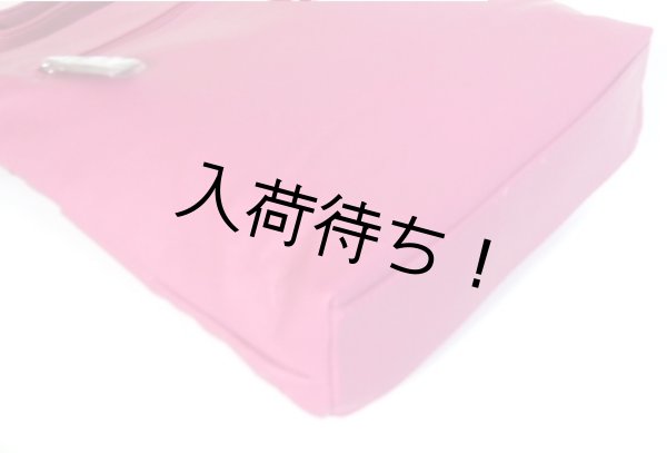 画像3: ポケット８個フラワーチャーム付き薄型ショルダーバッグ／ピンク (3)