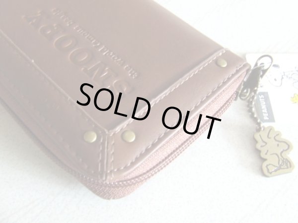 画像4: スヌーピーSNOOPYエンボス加工ラウンド長財布チョコ (4)