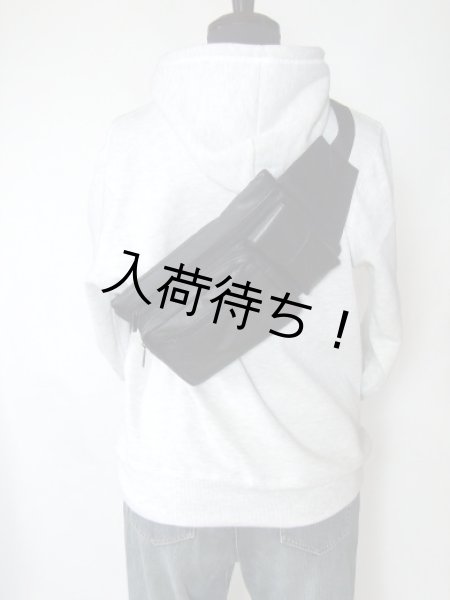 画像6: 合皮＆ラム革ウエストバッグ黒【メール便ok】 (6)