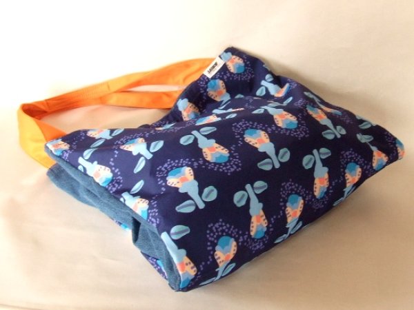 画像3: 【sale】無地デニム＆おしゃれな総柄のリバーシブル大きめポーチ付きレディーストートバッグ (3)