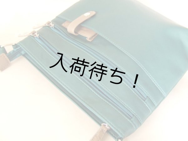 画像3: ポケット８個フラワーチャーム付き薄型ショルダーバッグ／ブルー (3)