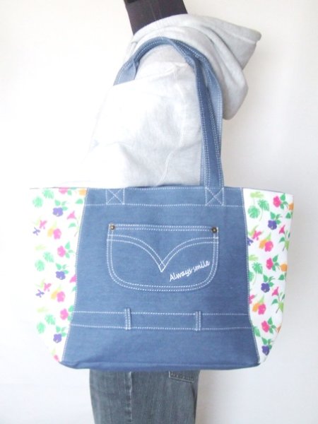 画像9: ＜値下げ＞＜訳あり＞カラフル花柄デニムトートバッグ (9)