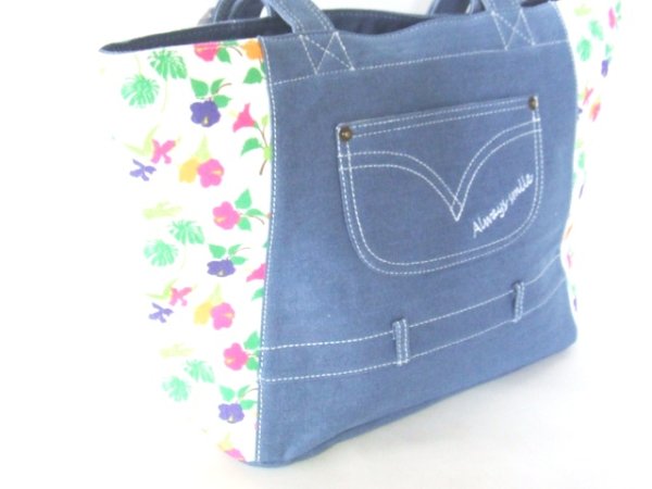画像2: ＜値下げ＞＜訳あり＞カラフル花柄デニムトートバッグ (2)