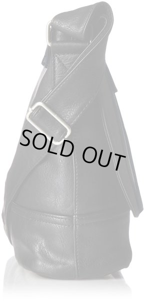 画像3: かっこいいシボ感のあるフェイクレザーショルダーバッグ黒ｘ紺 (3)