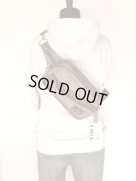 画像11: 【sale】男性に人気ブランドのアルファ(ALPHA)のメンズ迷彩裏地２室構造ウエストバッグ・ボディバッグ（２色有） (11)