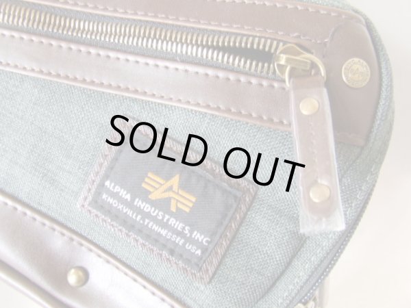 画像7: 【sale】男性に人気ブランドのアルファ(ALPHA)のメンズ迷彩裏地２室構造ウエストバッグ・ボディバッグ（２色有） (7)