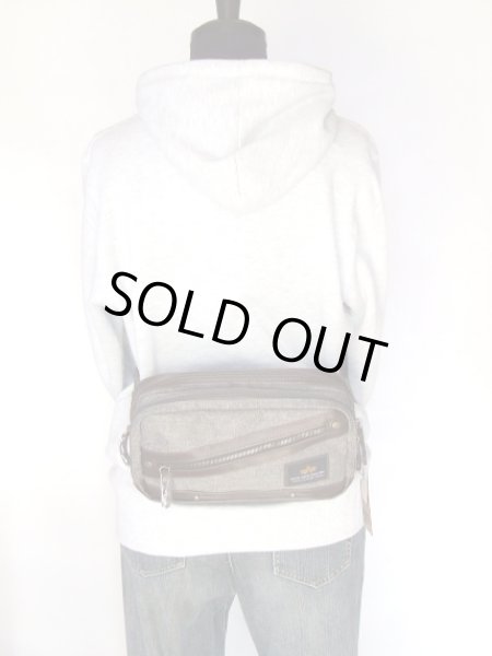 画像10: 【sale】男性に人気ブランドのアルファ(ALPHA)のメンズ迷彩裏地２室構造ウエストバッグ・ボディバッグ（２色有） (10)