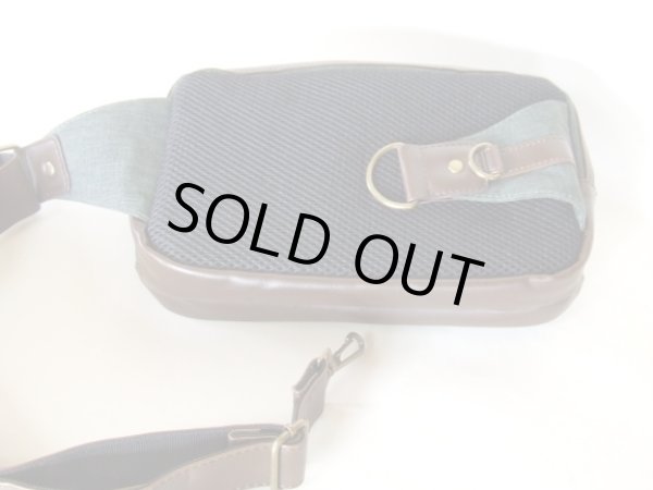 画像4: 【sale】男性に人気ブランドのアルファ(ALPHA)のメンズ迷彩裏地２室構造ウエストバッグ・ボディバッグ（２色有） (4)